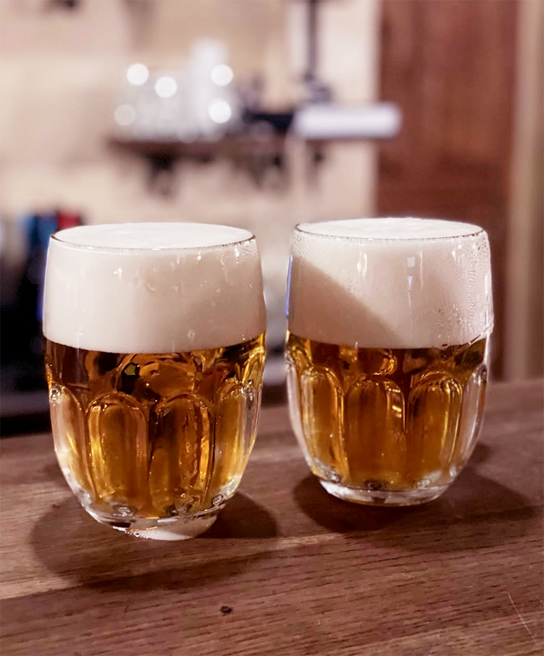 gammeldags draft beer den guldne hane nexø restaurant fest dj hygge kopi