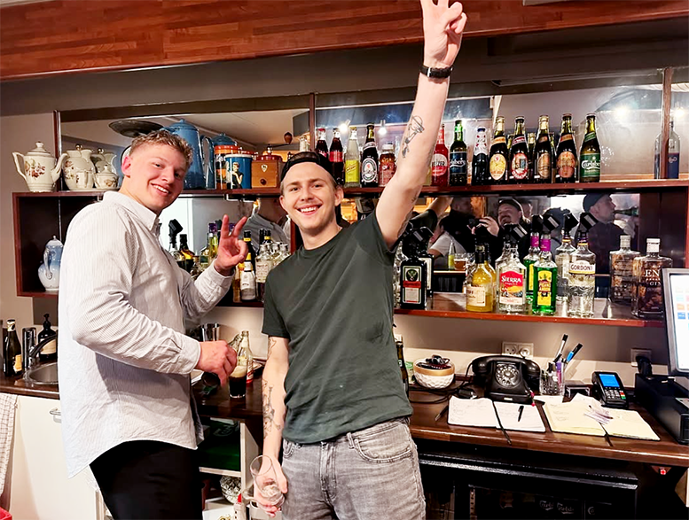 gammeldags gastro pub bodega stegt flæsk ad libitum den guldne hane nexø restaurant fest dj hygge kopi