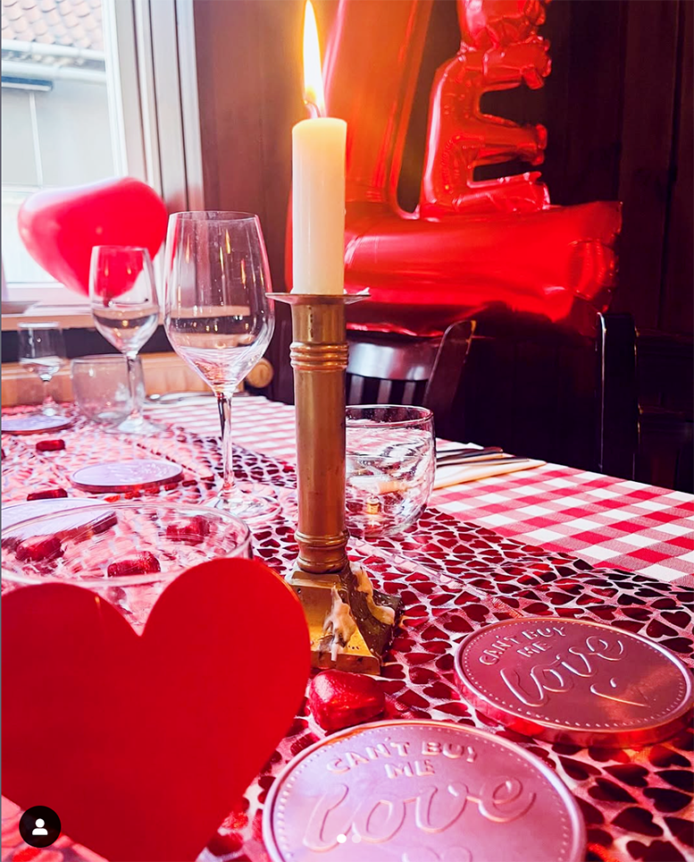 gammeldags valentines den guldne hane nexø restaurant fest dj hygge kopi